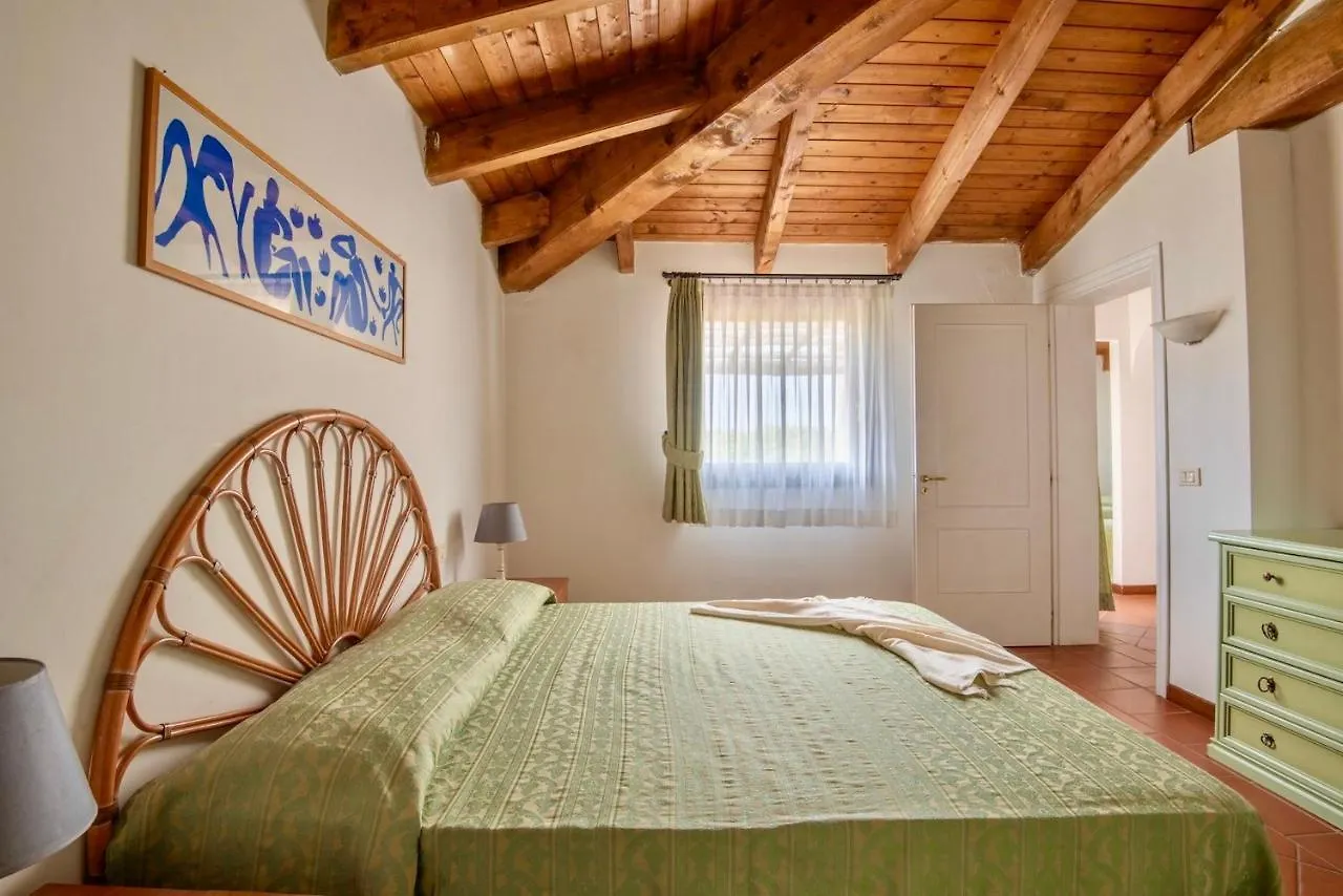 Aparthotel Villas With Air Conditioning And Shared Pool, Just A Few Minutes From La Pelosa Beach Punta de su Torrione