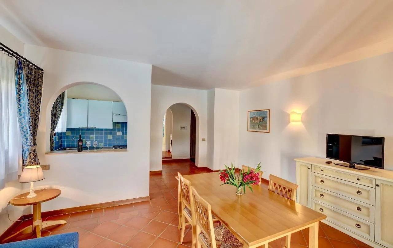 Villas With Air Conditioning And Shared Pool, Just A Few Minutes From La Pelosa Beach Punta de su Torrione Lejlighedshotel