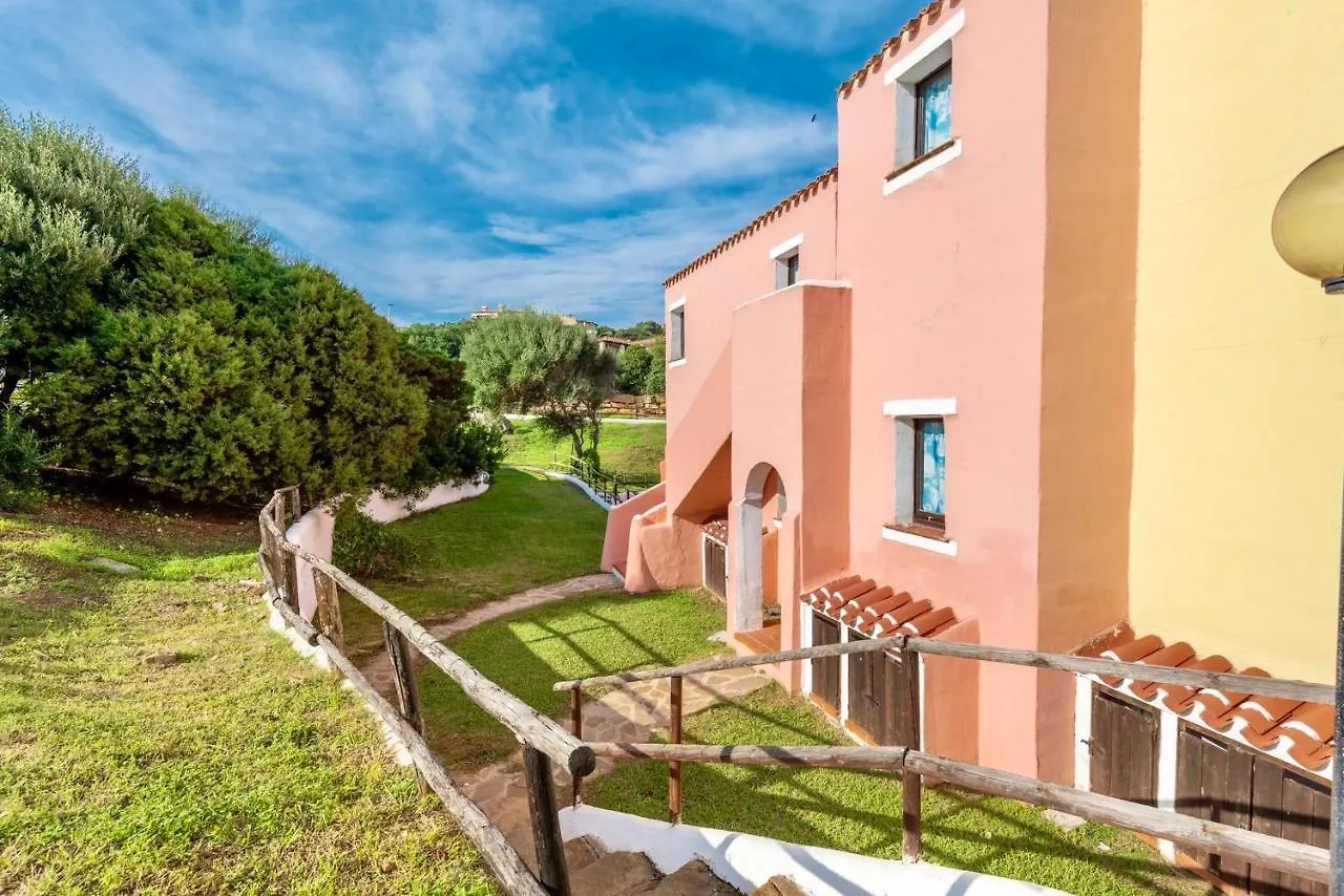 Villas With Air Conditioning And Shared Pool, Just A Few Minutes From La Pelosa Beach Punta de su Torrione