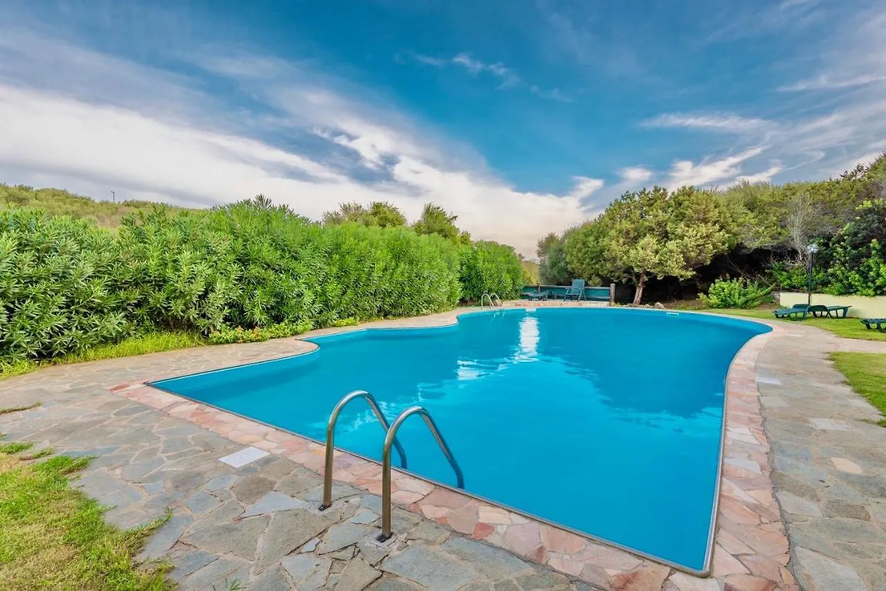 Villas With Air Conditioning And Shared Pool, Just A Few Minutes From La Pelosa Beach Punta de su Torrione Lejlighedshotel